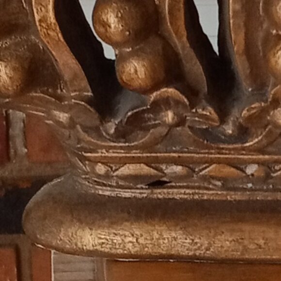 Crown Statue - Picture 8 of 9